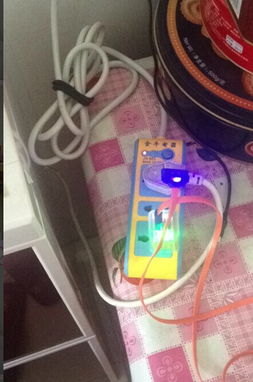 探索生活美学 七彩两用闪光充电器与发光数据线的潮流魅力
